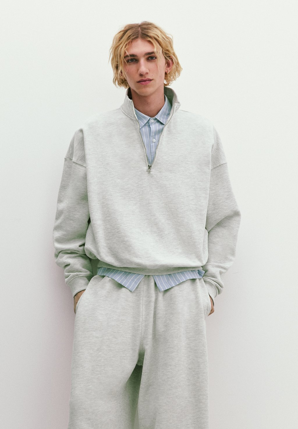 

Толстовка PULL&BEAR, светло-серый