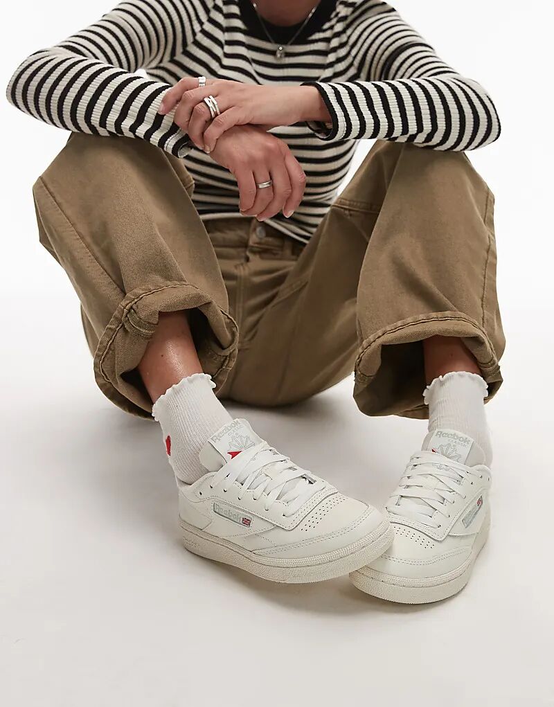 Кроссовки Reebok Club C 85 бежевого цвета