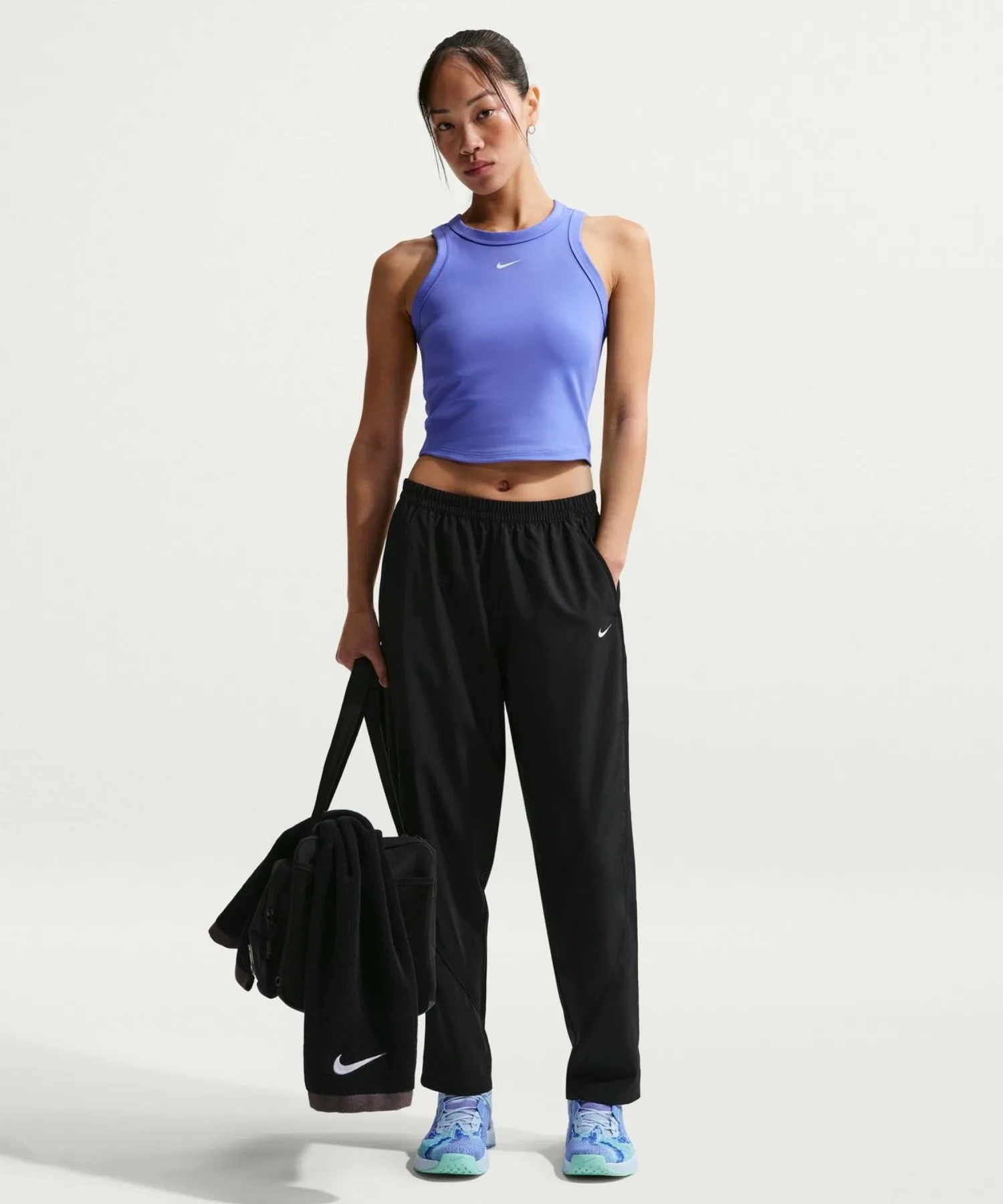 Женские брюки Nike One DF MR Woven черные — фото 4