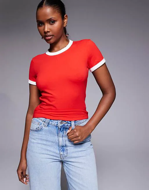 

Красная суперстрейч-футболка Good American Babyringer с белой окантовкой, Красный, Красная суперстрейч-футболка Good American Babyringer с белой окантовкой