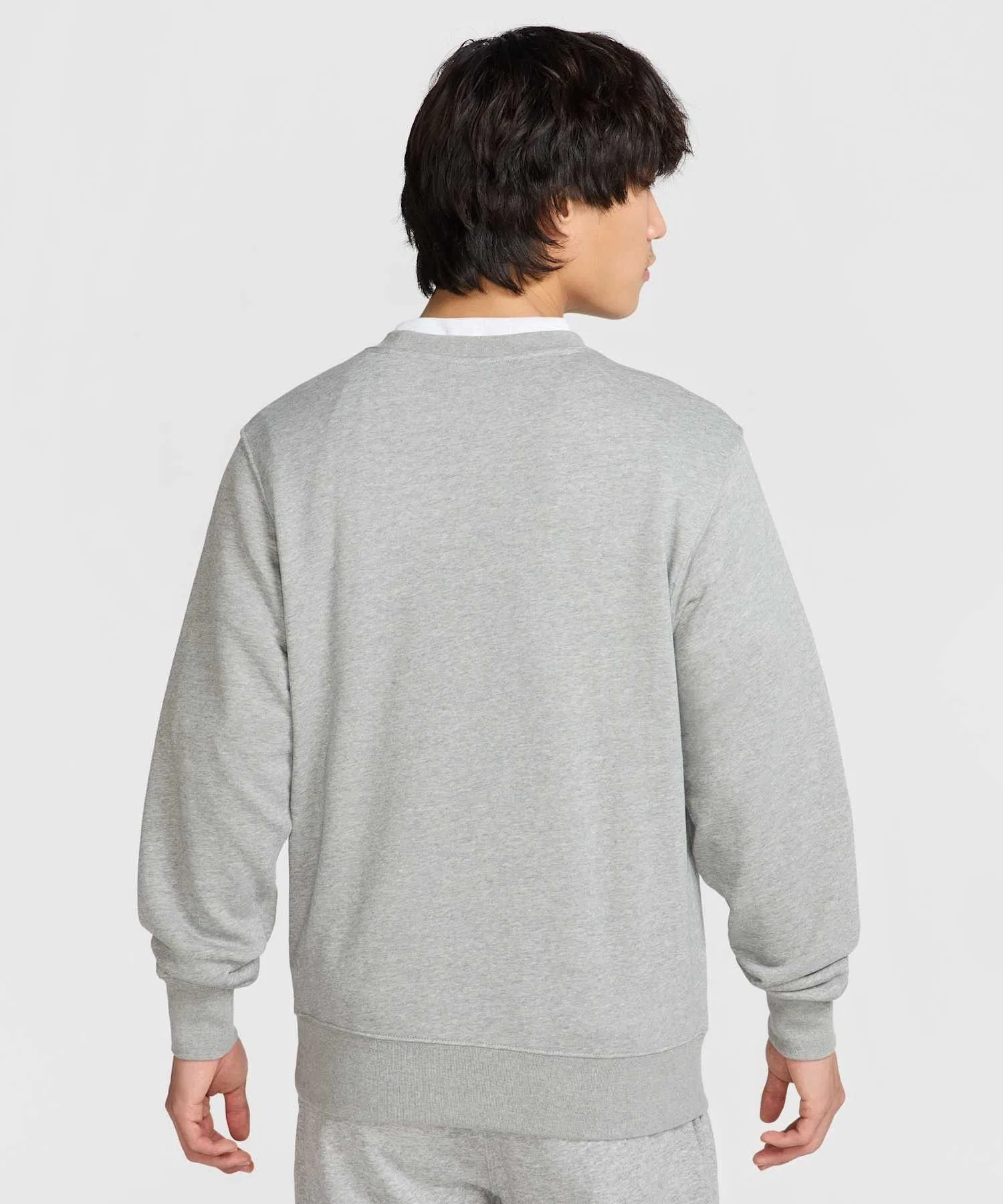 Мужская толстовка Nike Club French Terry Crew FN3889-063 темно-серого цвета. — фото 2