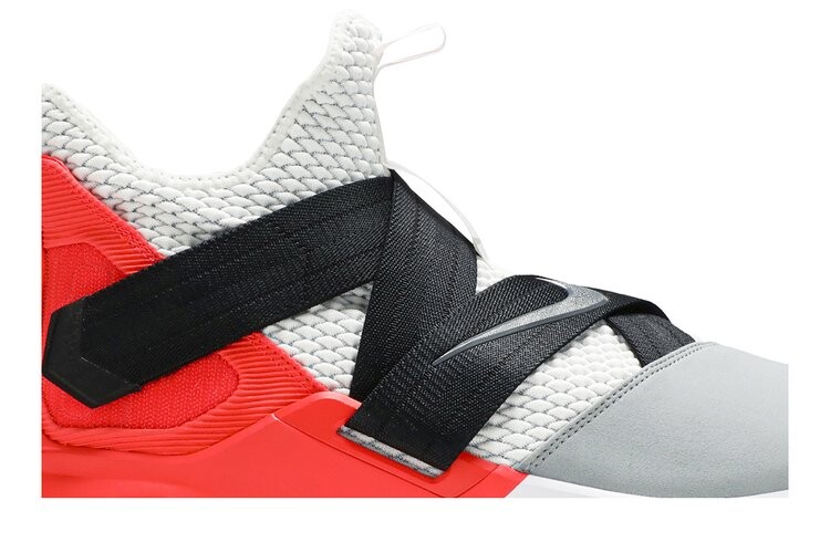 Кроссовки Nike LeBron Soldier 12 'Flash Crimson', черный — фото 2