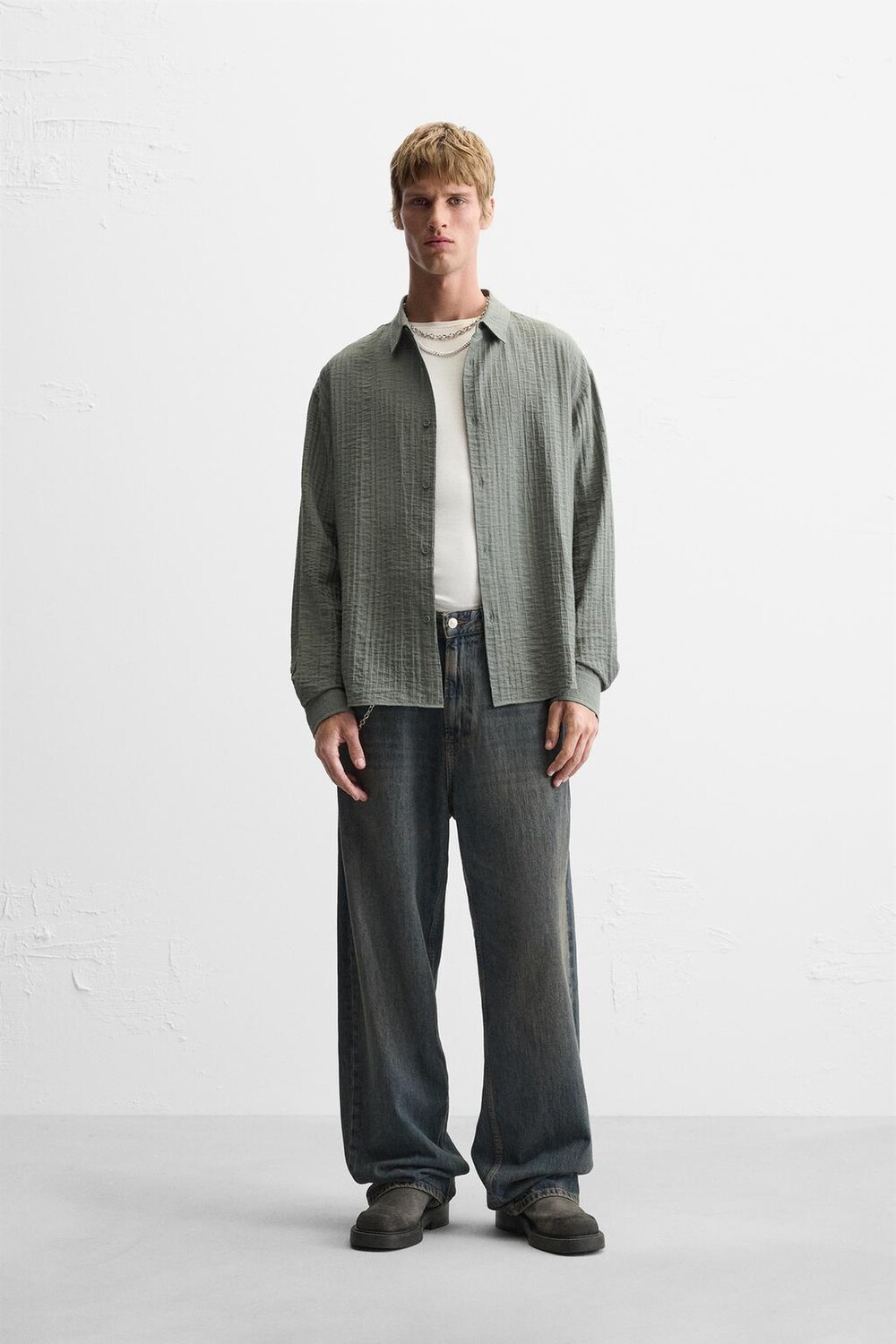

Жаккардовая рельефная рубашка ZARA, серый