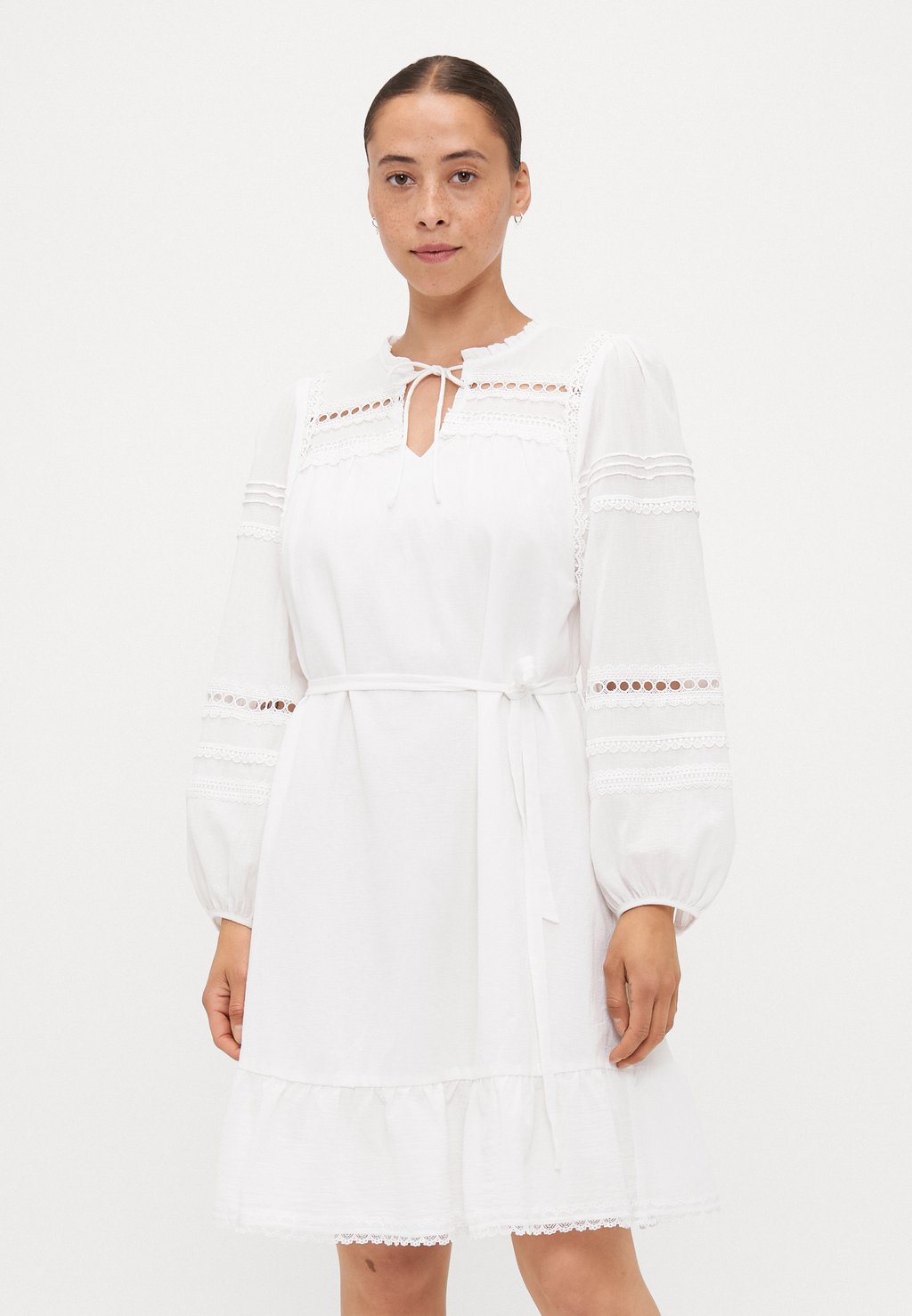

Повседневное платье ONLVERA DETAIL DRESS ONLY Petite, белый