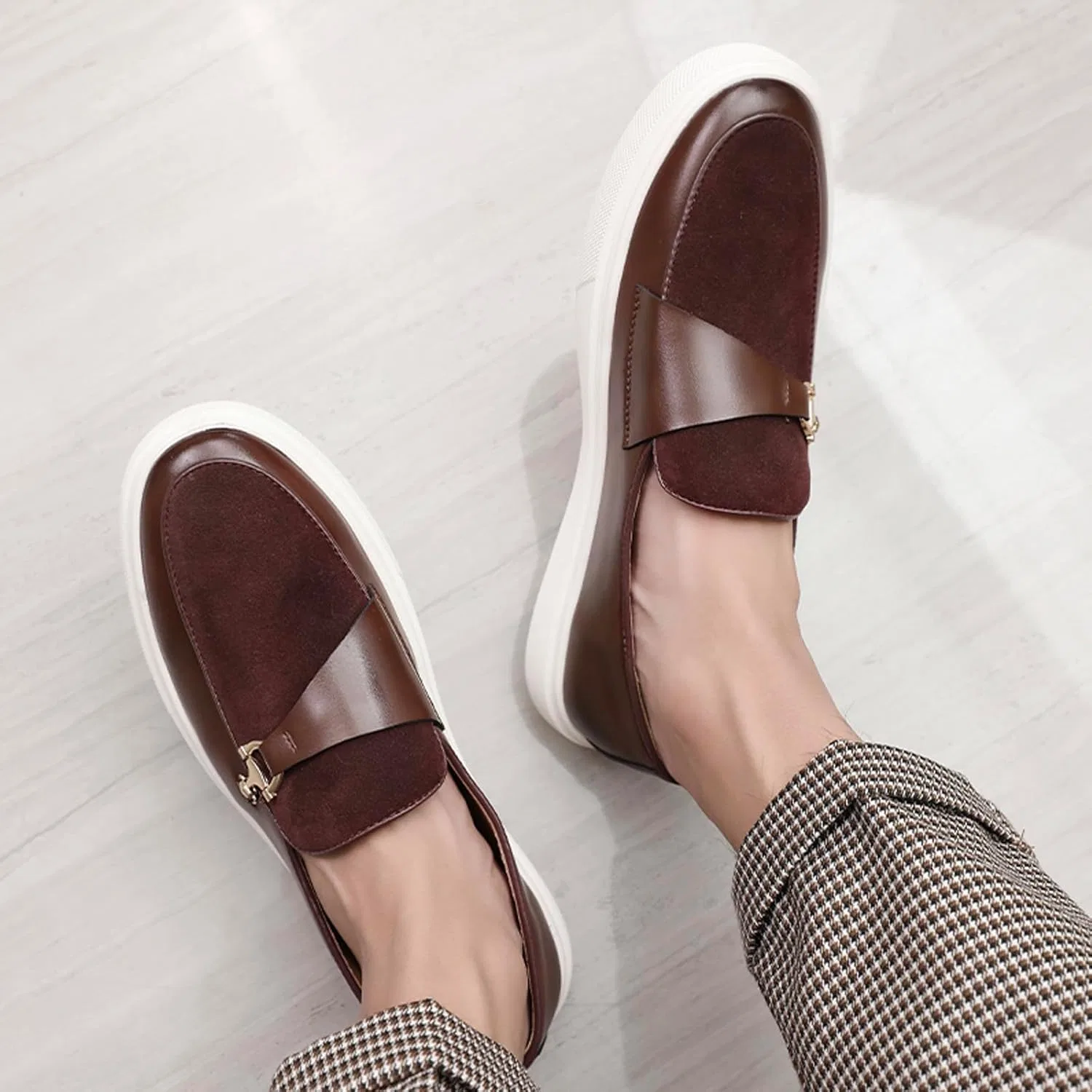 Лоферы мужские с логотипом Horsebit, бренд British Style, модель Driving Moccasins, коричневый SJIUTLYUE — фото 2