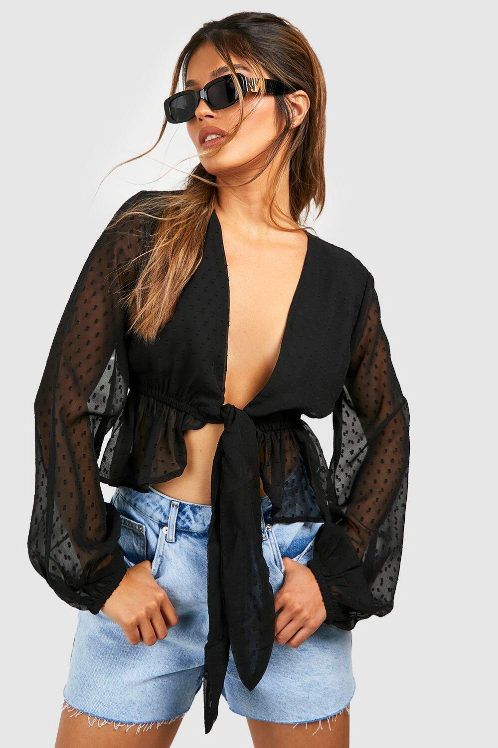 

Блузка из шифона добби с завязкой передней части Boohoo, черный