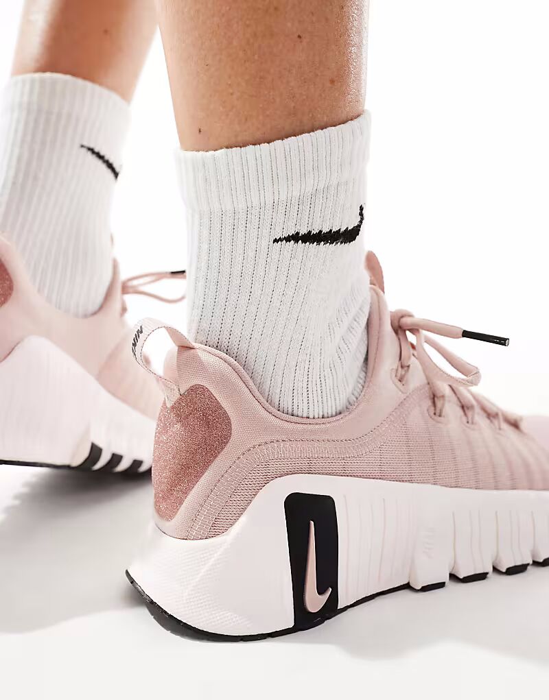 Кроссовки премиум-класса Nike Training Free Metcon 6 розового цвета — фото 4