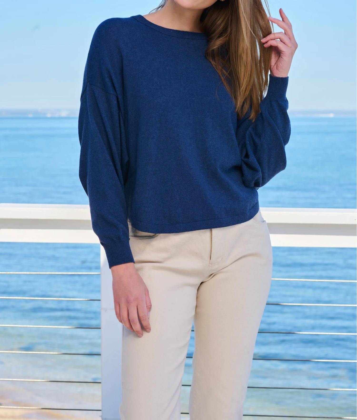

Весенний свитер Halle Crewneck в цвете деним-синий stitch & needle