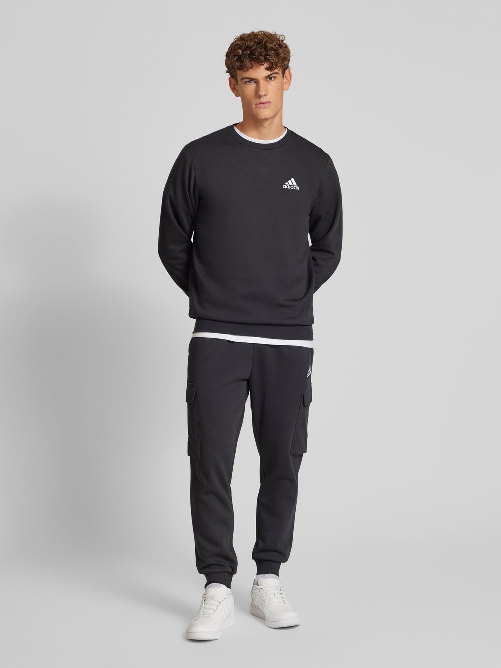

Толстовка с этикеткой ADIDAS SPORTSWEAR, черный