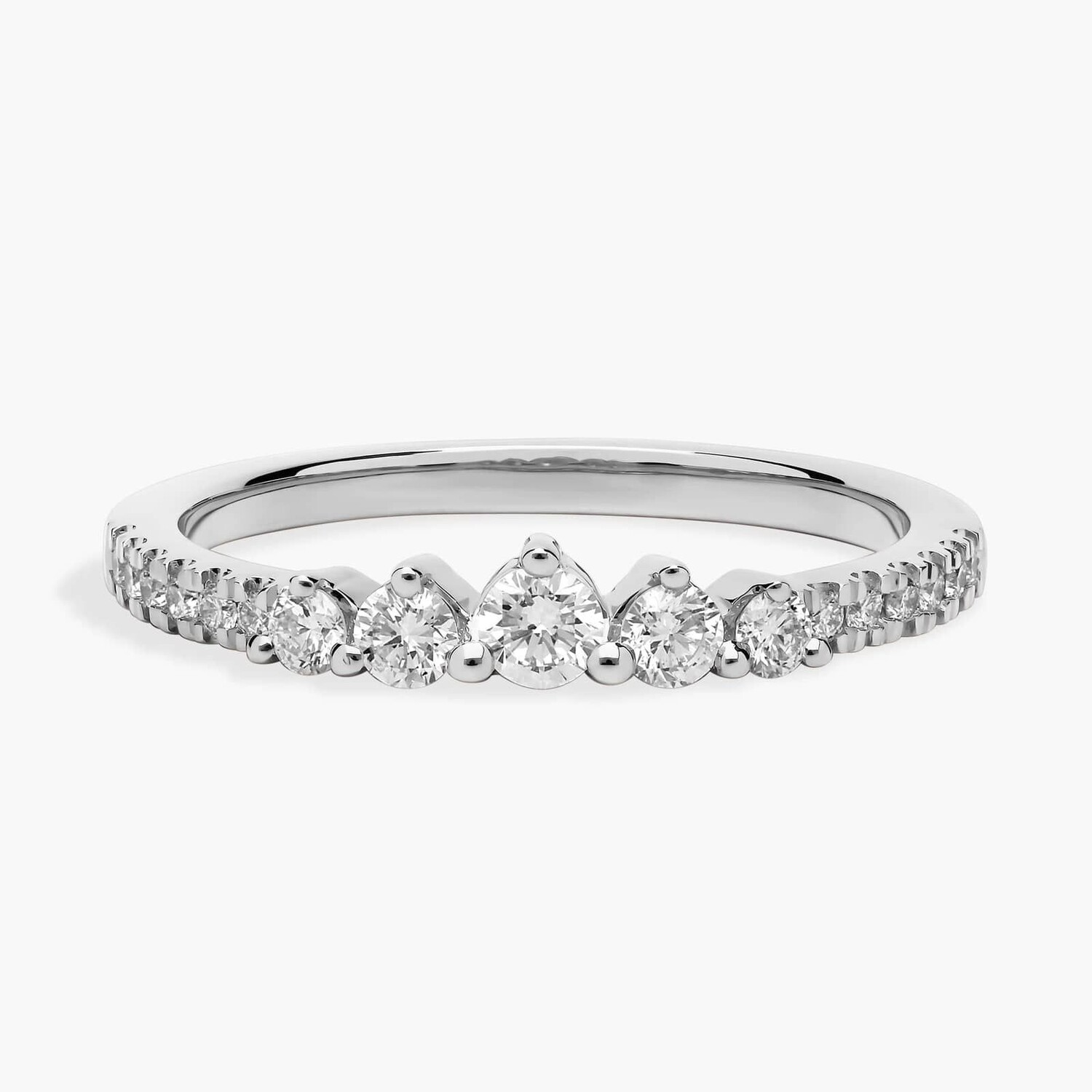 

Платиновое кольцо Tiara с бриллиантовым паве (1/3 карата, два раза) Blue Nile