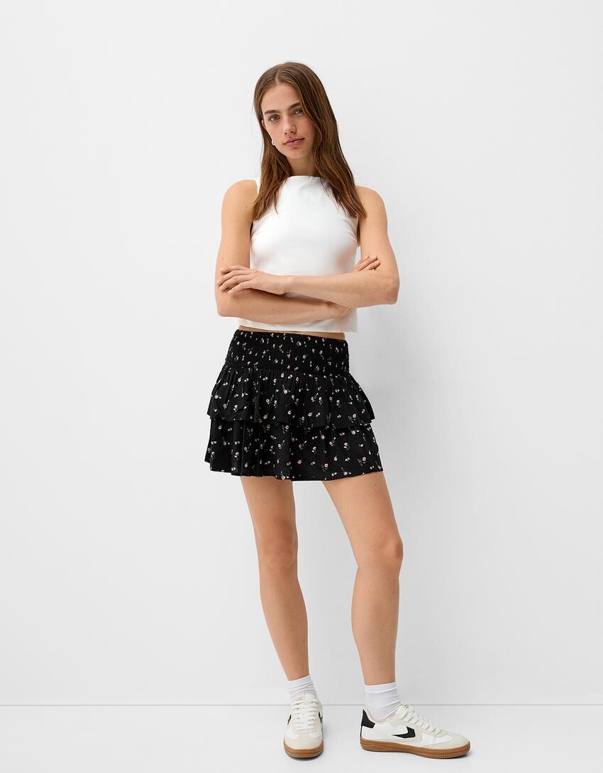 

Мини-Юбка с оборками и резинкой на талии Bershka, черный
