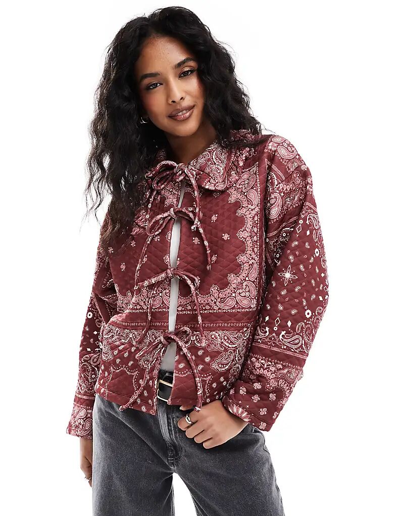 

Стеганая куртка ASOS DESIGN с длинными рукавами бордового цвета и воротником-банданой