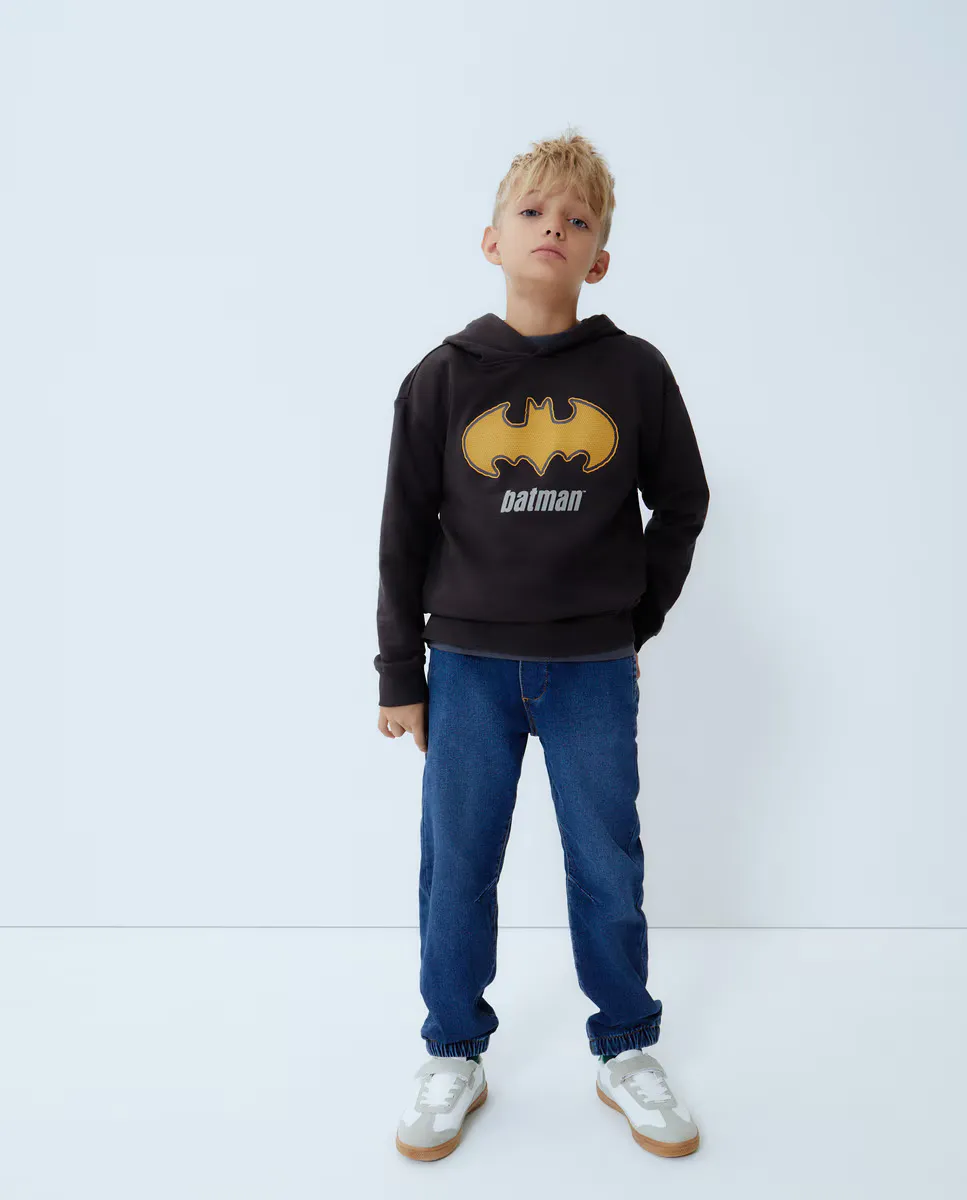 

Детская лицензированная толстовка с закрытым капюшоном Batman Kids El Corte Inglés, цвет Plomo