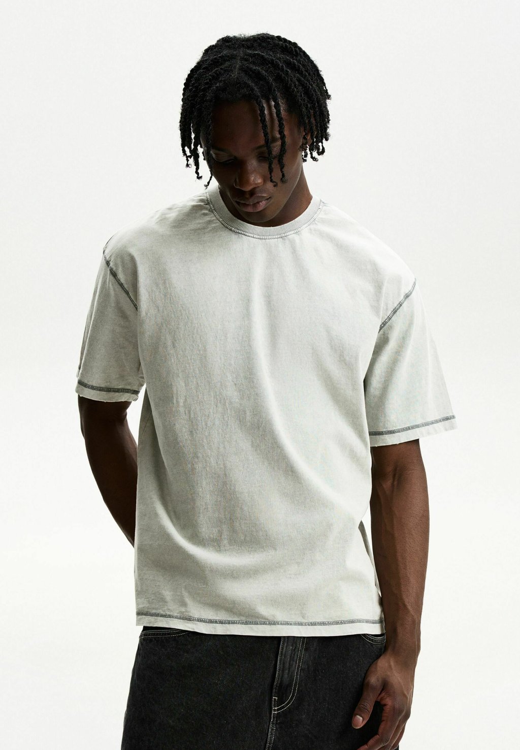 

Базовая футболка Bershka, серый