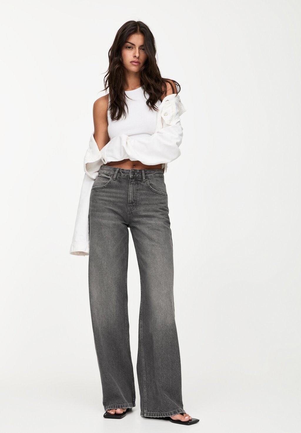 

Расклешенные джинсы MID-RISE WIDE PULL&BEAR, серый