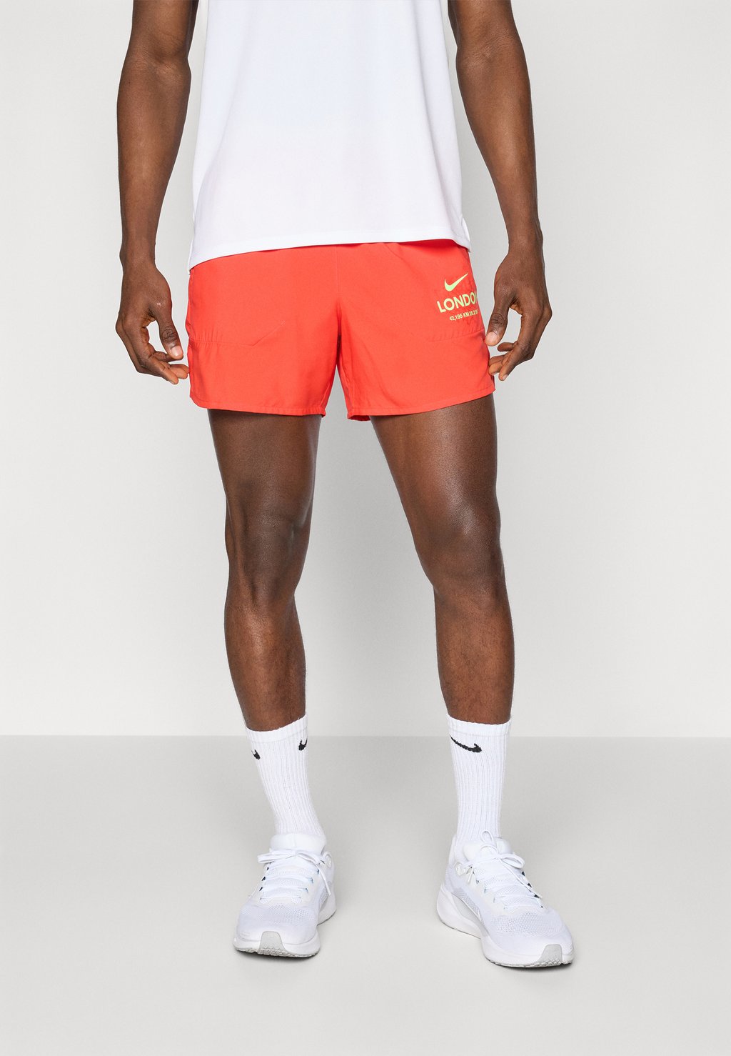 

Спортивные шорты CITY MARATHON STRIDE SHORT Nike Performance, светло-красный