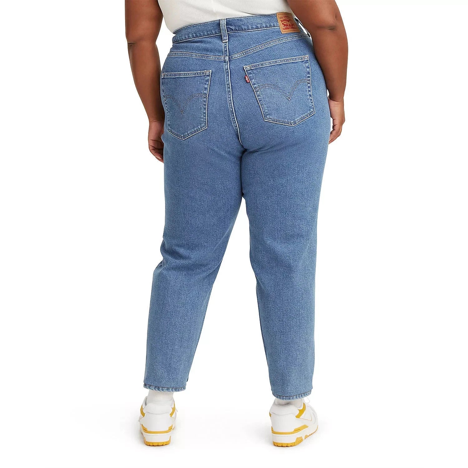Женские джинсы Levi's Mom Jeans, синие, с потертостями, высокой талией и зауженными штанинами, цвет RED828 — фото 2