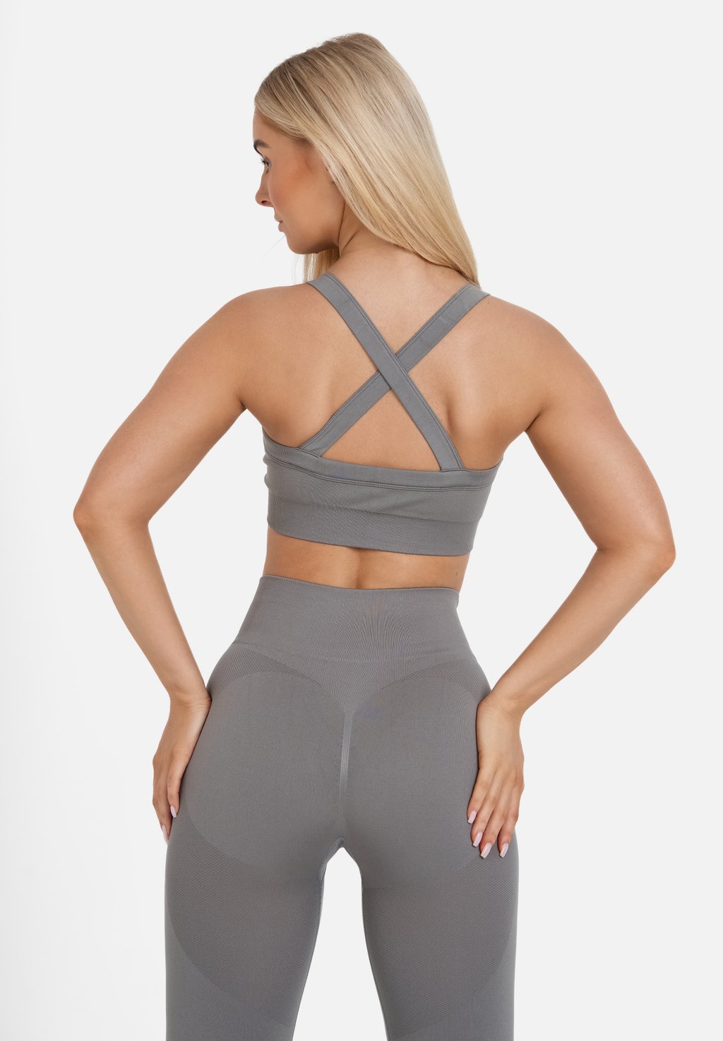 

Спортивный бюстгальтер средней поддержки LEGACY SEAMLESS CROSS BACK SQUATPROOF, антрацит