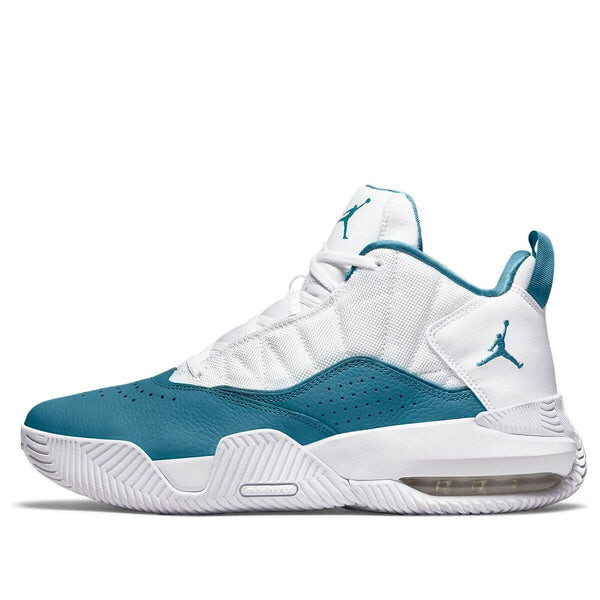 

Кроссовки остаются верными Air Jordan, белый