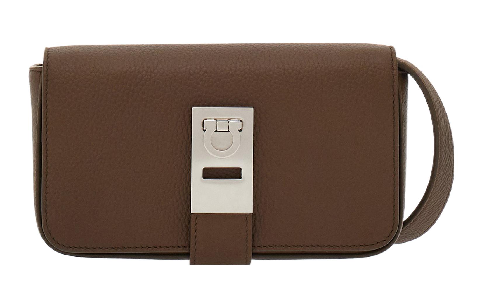 

Ferragamo Сумка кроссбоди, GANCINI, из молотого телячьего меха, Clay Brown, мужская