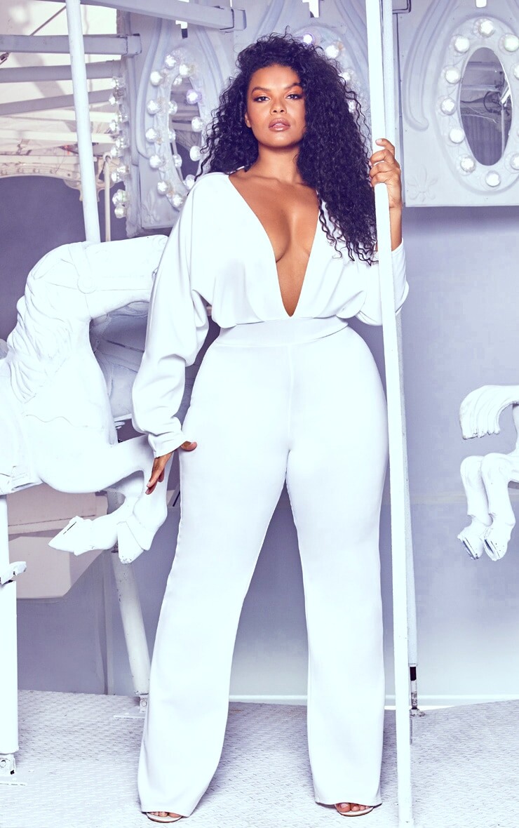 

PrettyLittleThing Белый комбинезон со складками и объемными рукавами Plus