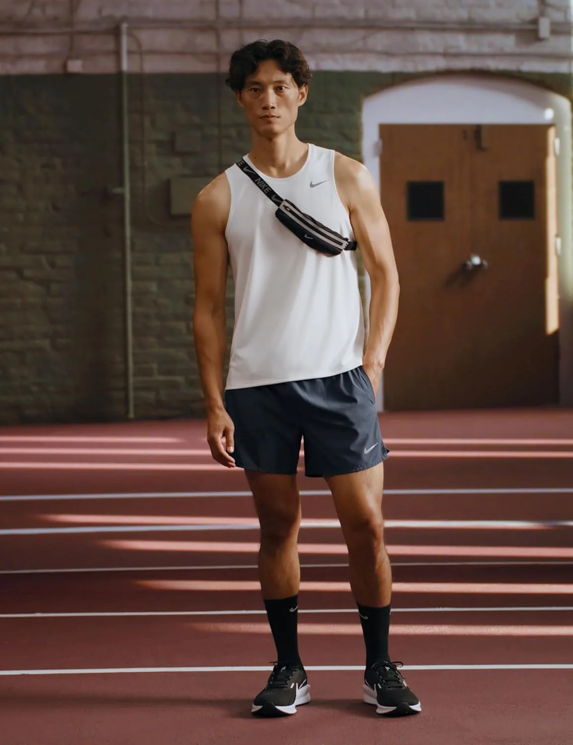 Мужские беговые кроссовки Nike Downshifter 13 FD6454 для бега по шоссе, белый/черный/серый — фото 3