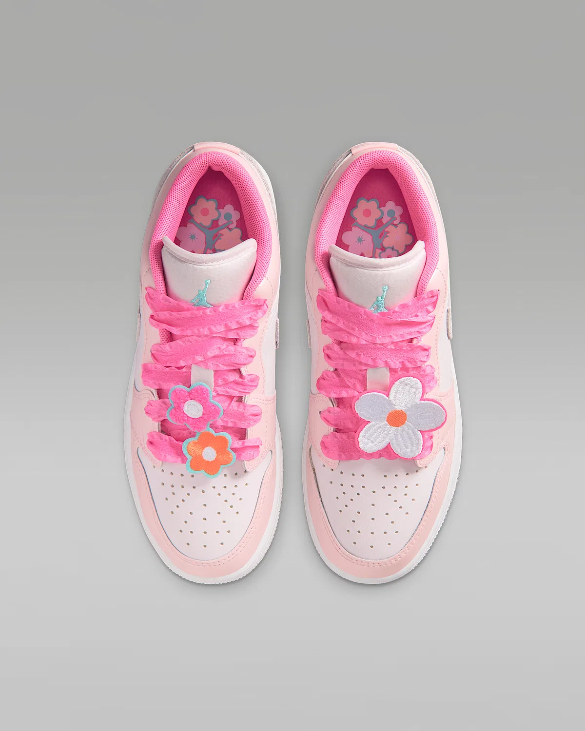 Кроссовки Big Kids' Air Jordan 1 Low SE, Pink Bloom/Pearl Pink/Hyper Orange/Pink Glow — фото 4
