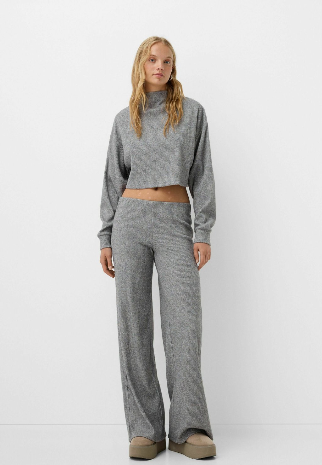 

Джемпер MOCK-NECK Bershka, серый