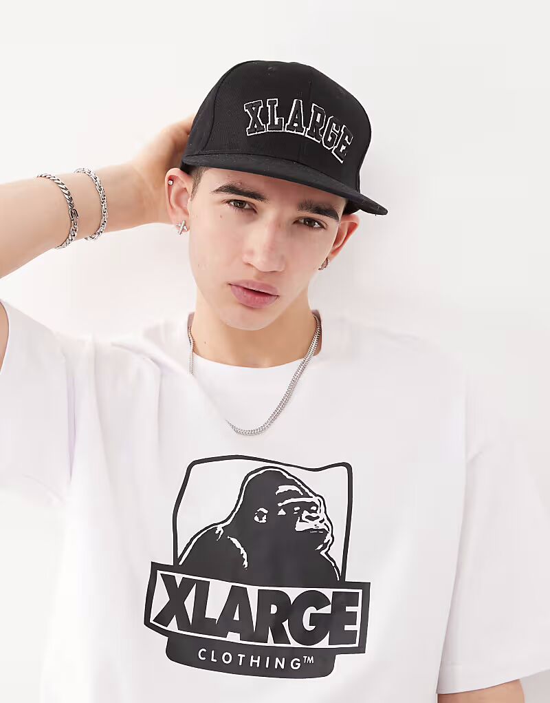 

Большая черная бейсболка с круглым логотипом Xlarge