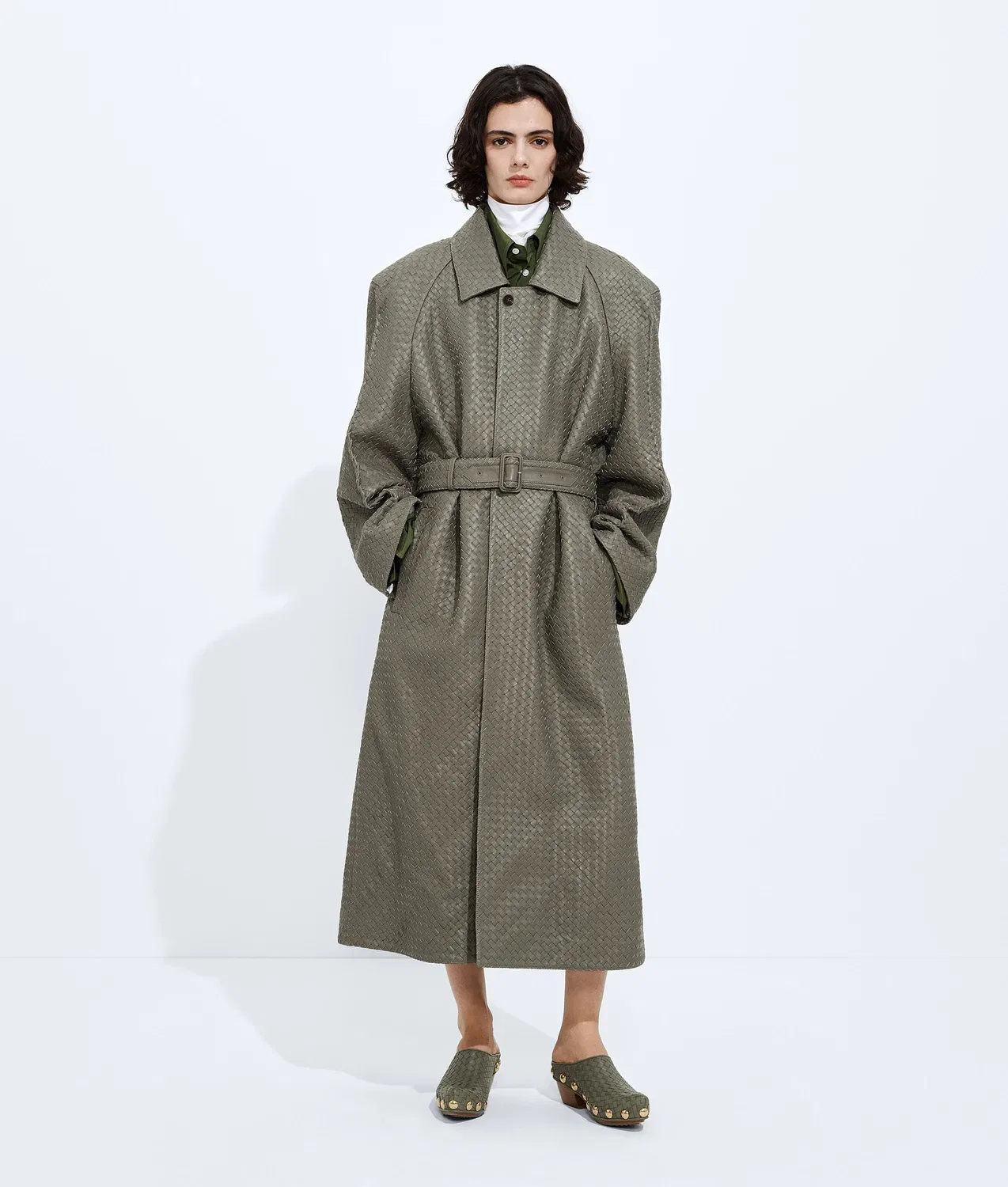 Пальто из плетеной кожи Intrecciato BOTTEGA VENETA, коричневый — фото 3