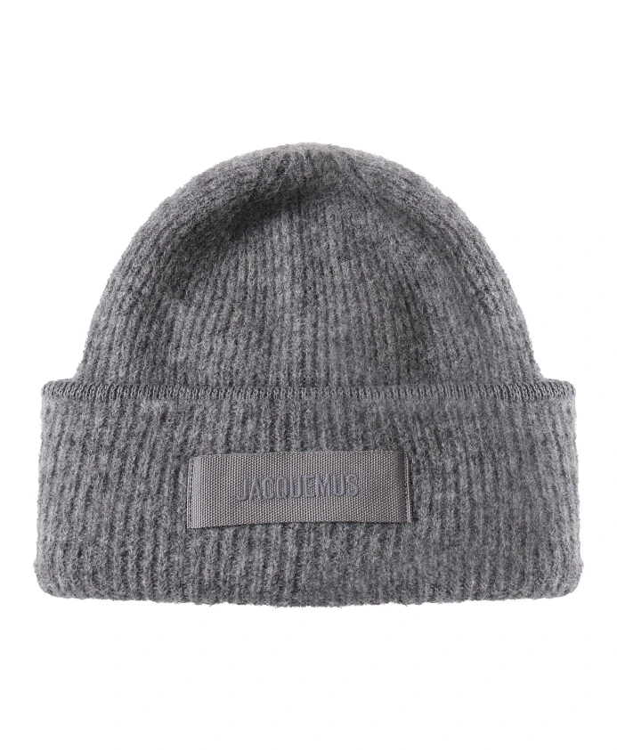 

Вязаная кепка с вышитым логотипом в рубчик. Jacquemus, серый