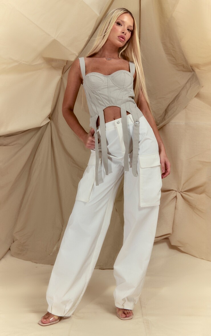 

PrettyLittleThing Белые брюки карго оверсайз с карманами, Белый, PrettyLittleThing Белые брюки карго оверсайз с карманами