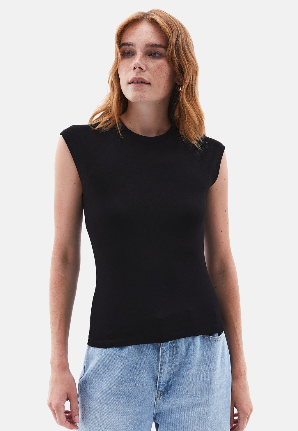 

Базовая футболка CREW NECK OXXO, черный