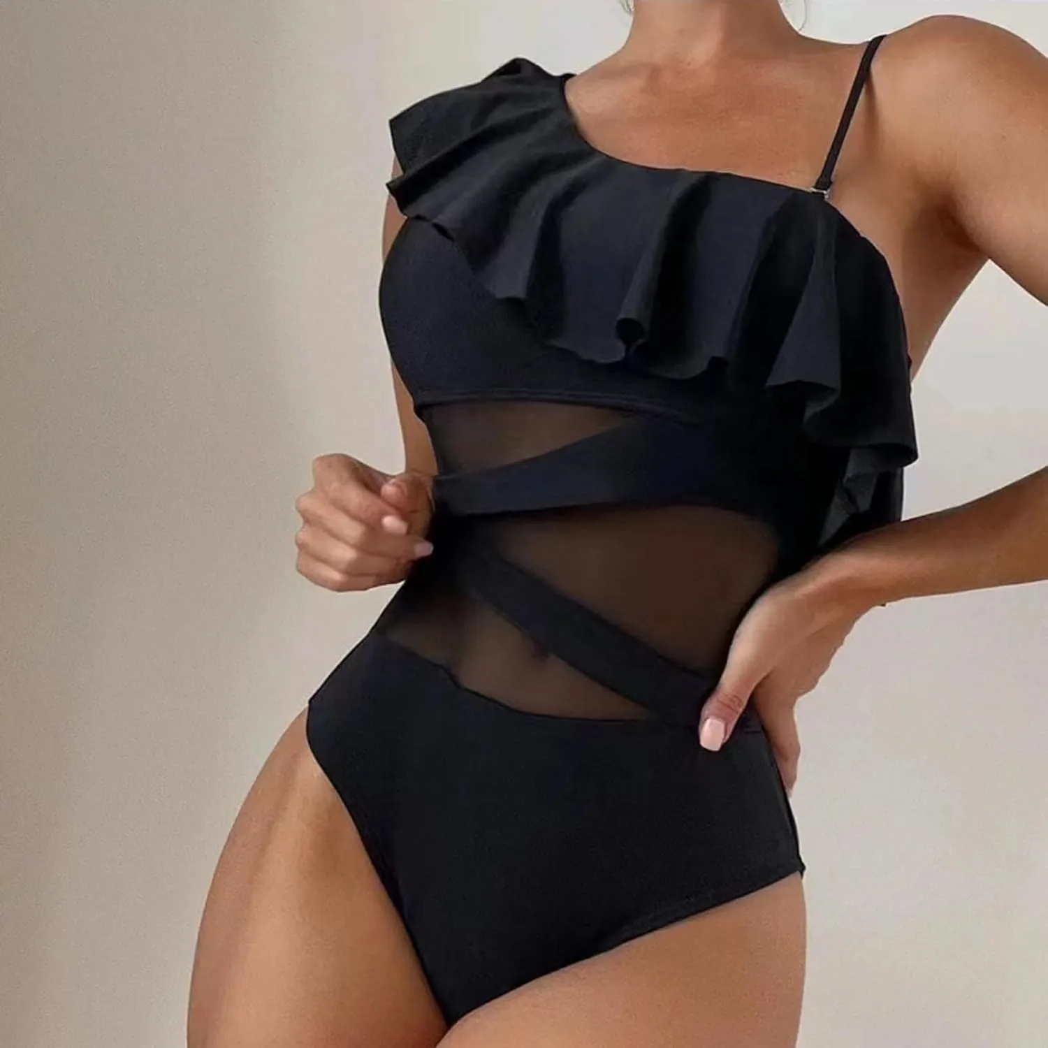 Купальник женский One-Piece сексуальный с одним плечом утягивающий с сеткой и рюшами Generic, черный — фото 2