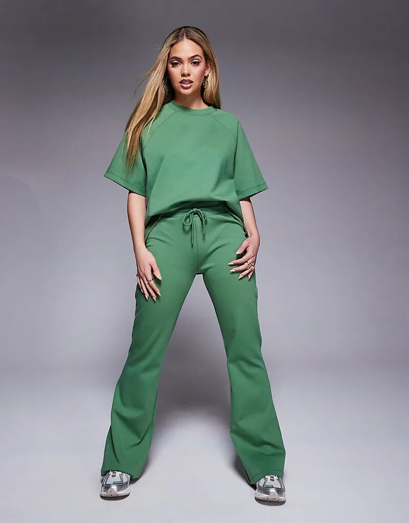 

Расклешенные брюки-джоггеры ASOS DESIGN зеленого цвета — часть комплекта