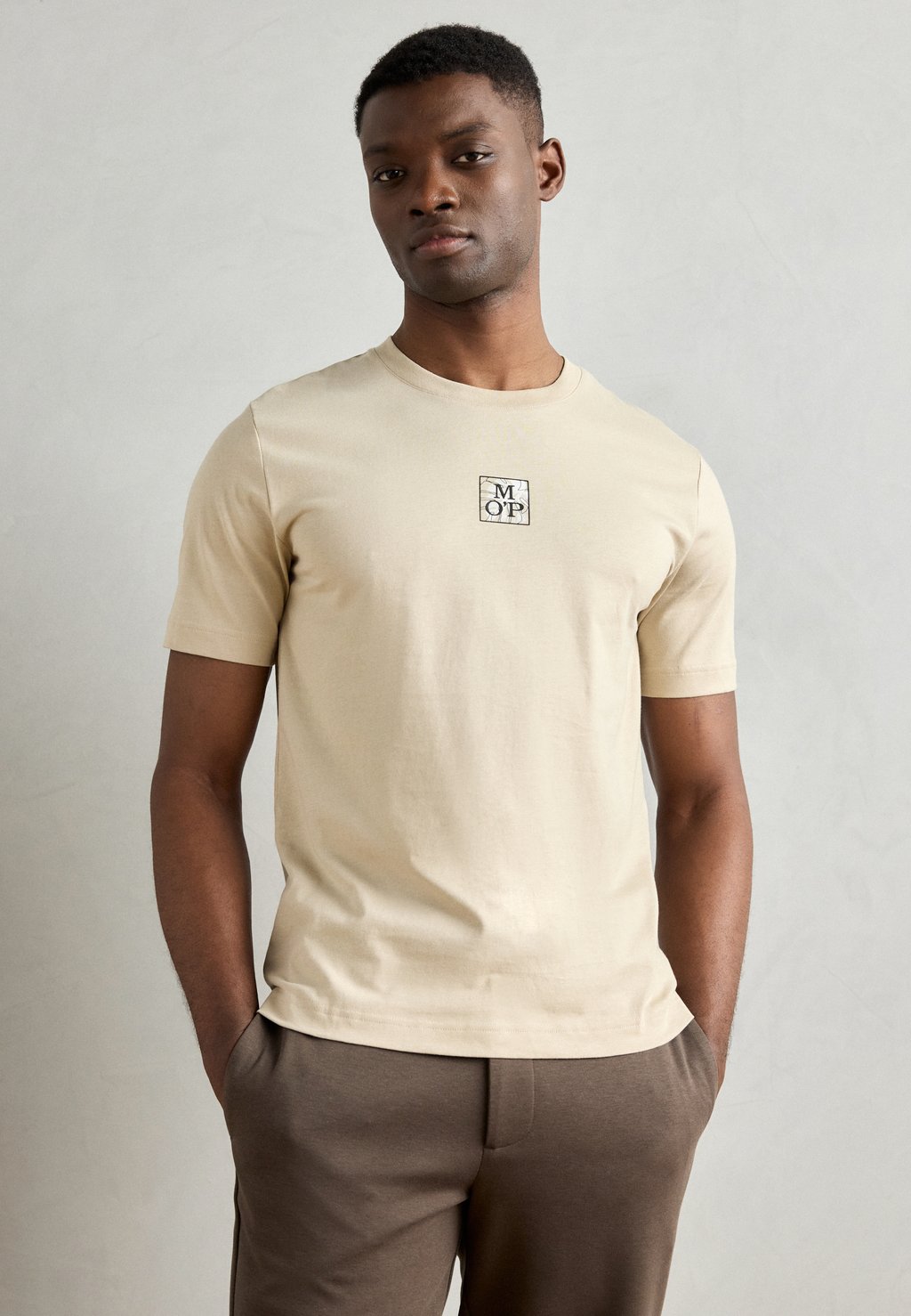 

Базовая футболка SHORT SLEEVE CREW NECK ARTWORK Marc O'Polo, бежевый