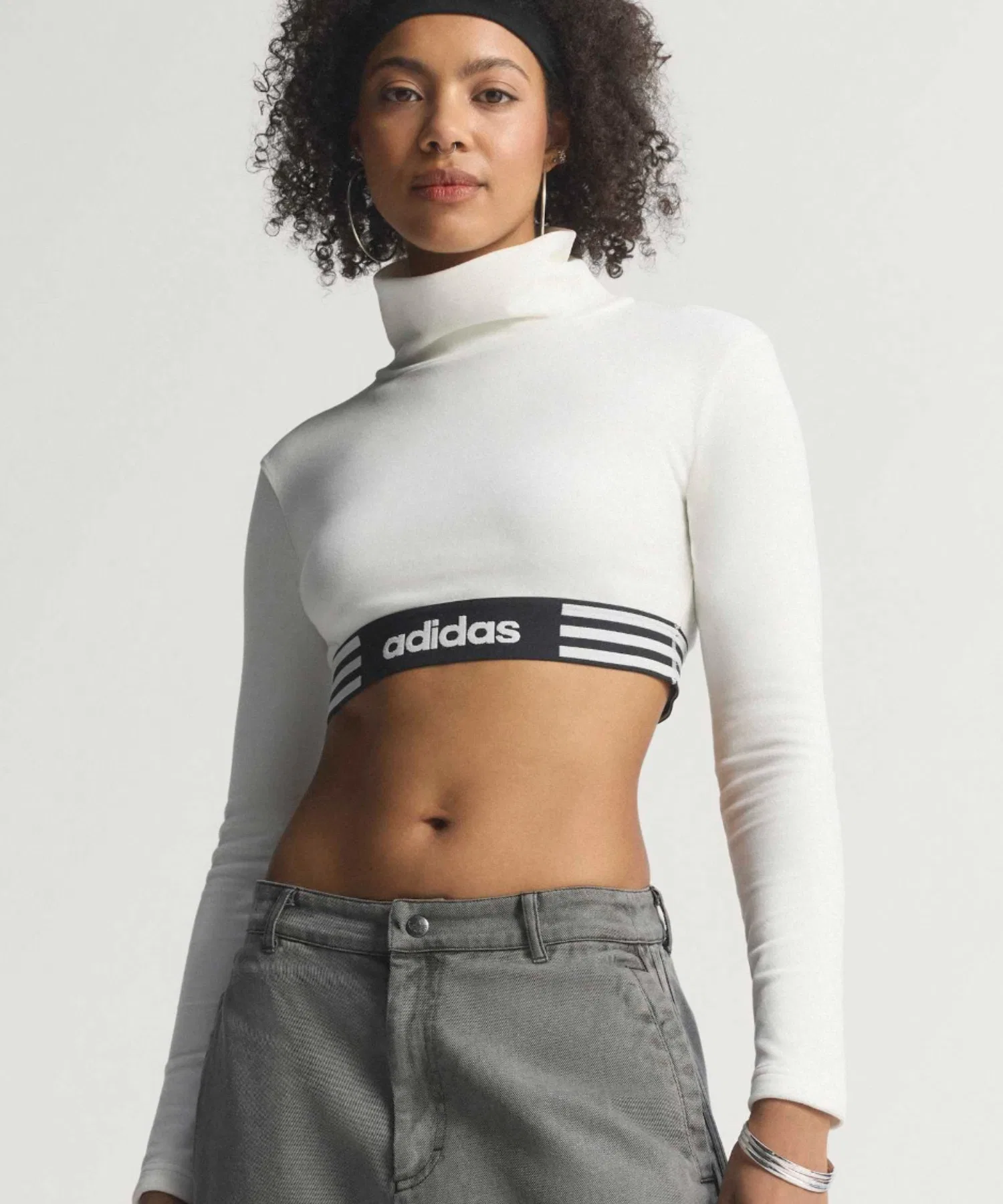 Женская футболка adidas с длинным рукавом и бархатным эффектом — фото 2