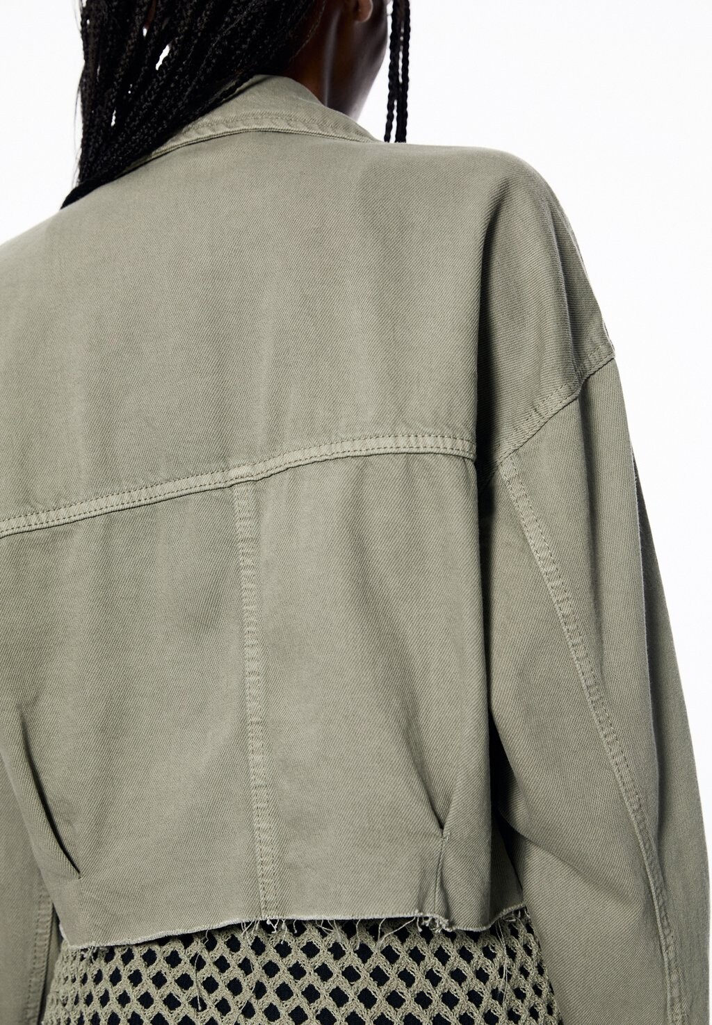

Джинсовая куртка CROPPED WITH BACK DETAIL PULL&BEAR, хаки