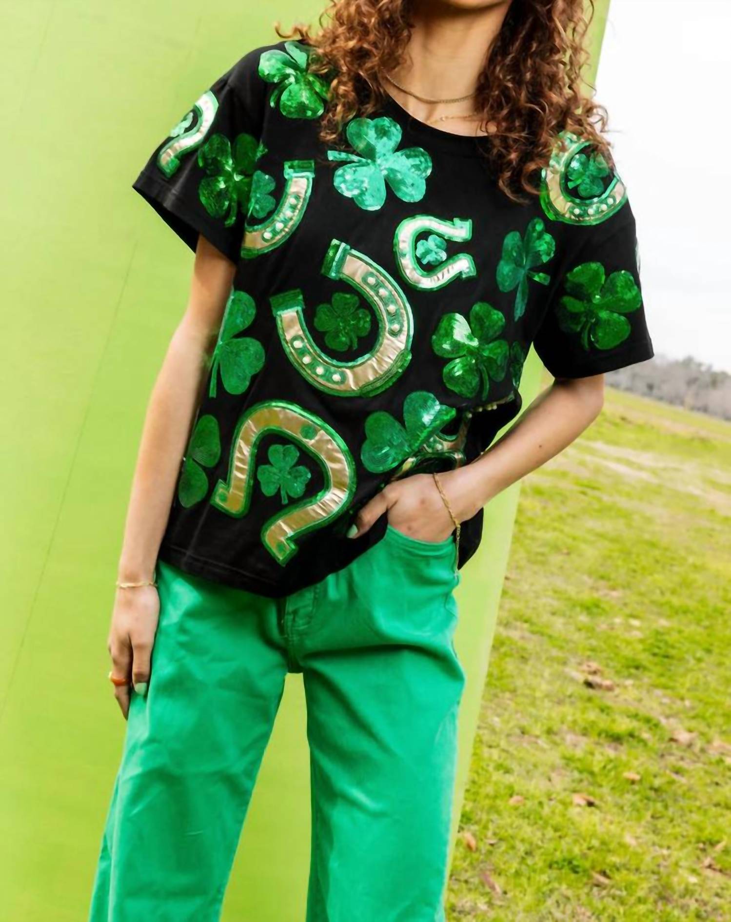 

Футболка Horse Shoe & Clover черного и зеленого цвета QUEEN OF SPARKLES