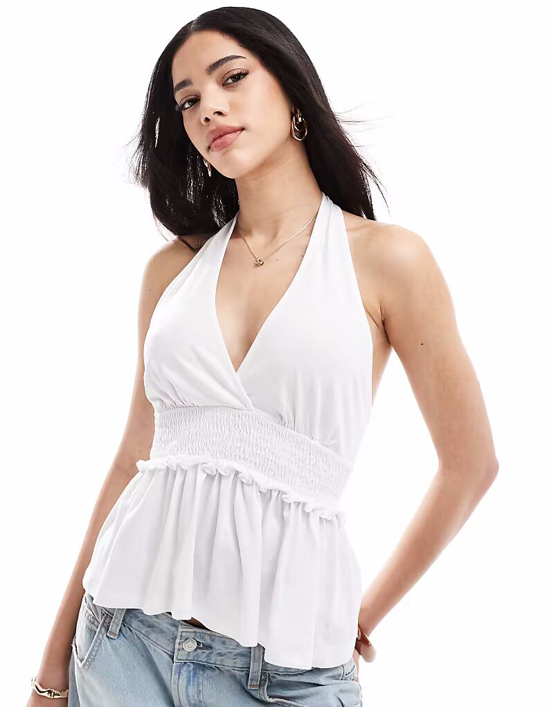 

Топ ASOS DESIGN с присборенной бретелью через шею и баской по низу белого цвета