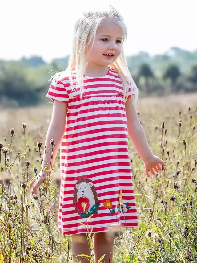 Детское полосатое платье Little Layla с аппликацией, цвет ревень/разноцветный Frugi — фото 2