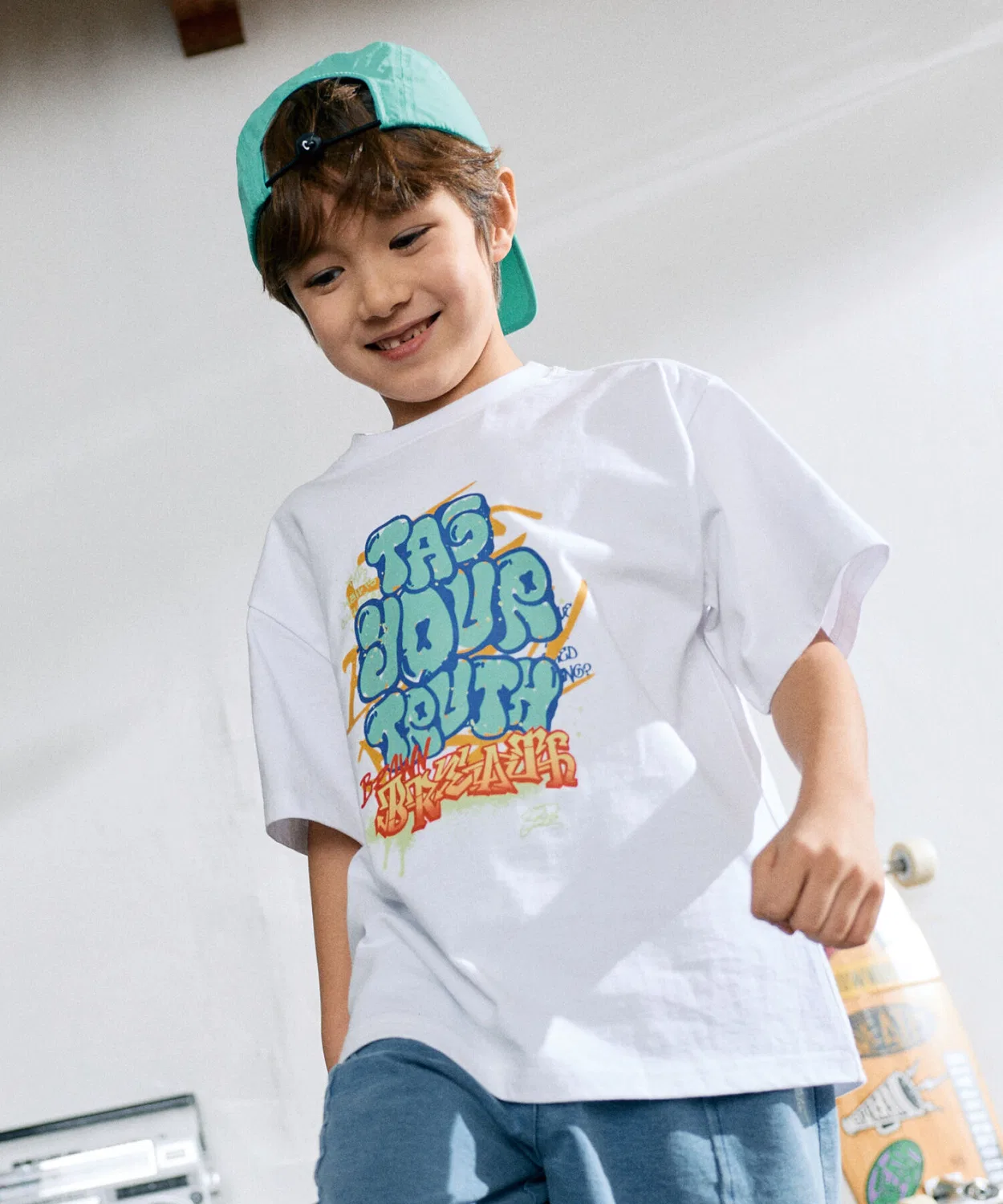 Детская футболка с граффити-тегом белая от Brownbreath Kids