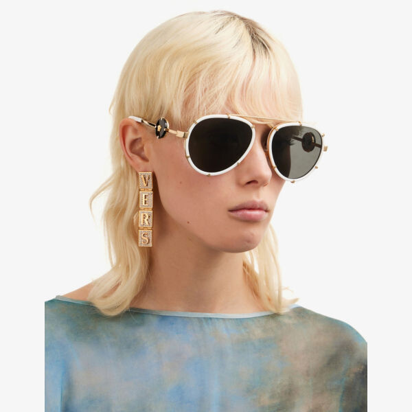 Солнцезащитные очки-авиаторы VE2232 с выгравированным логотипом Versace, белый — фото 2