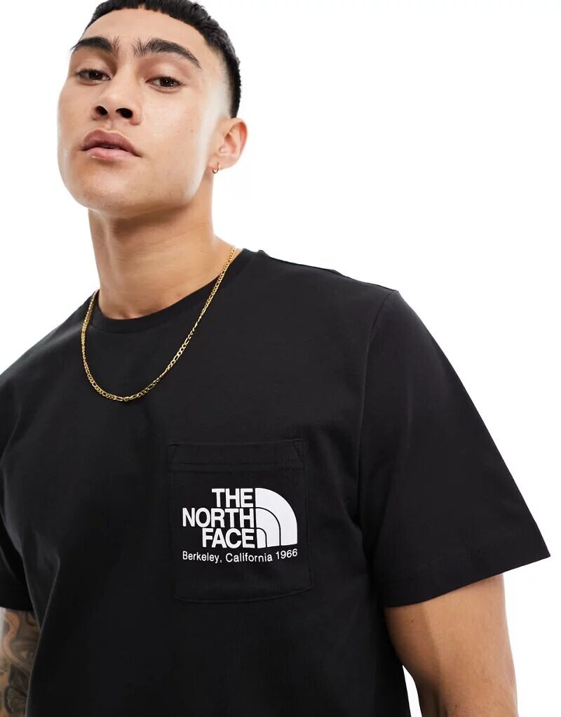 

Черная футболка с карманами The North Face Berkeley California