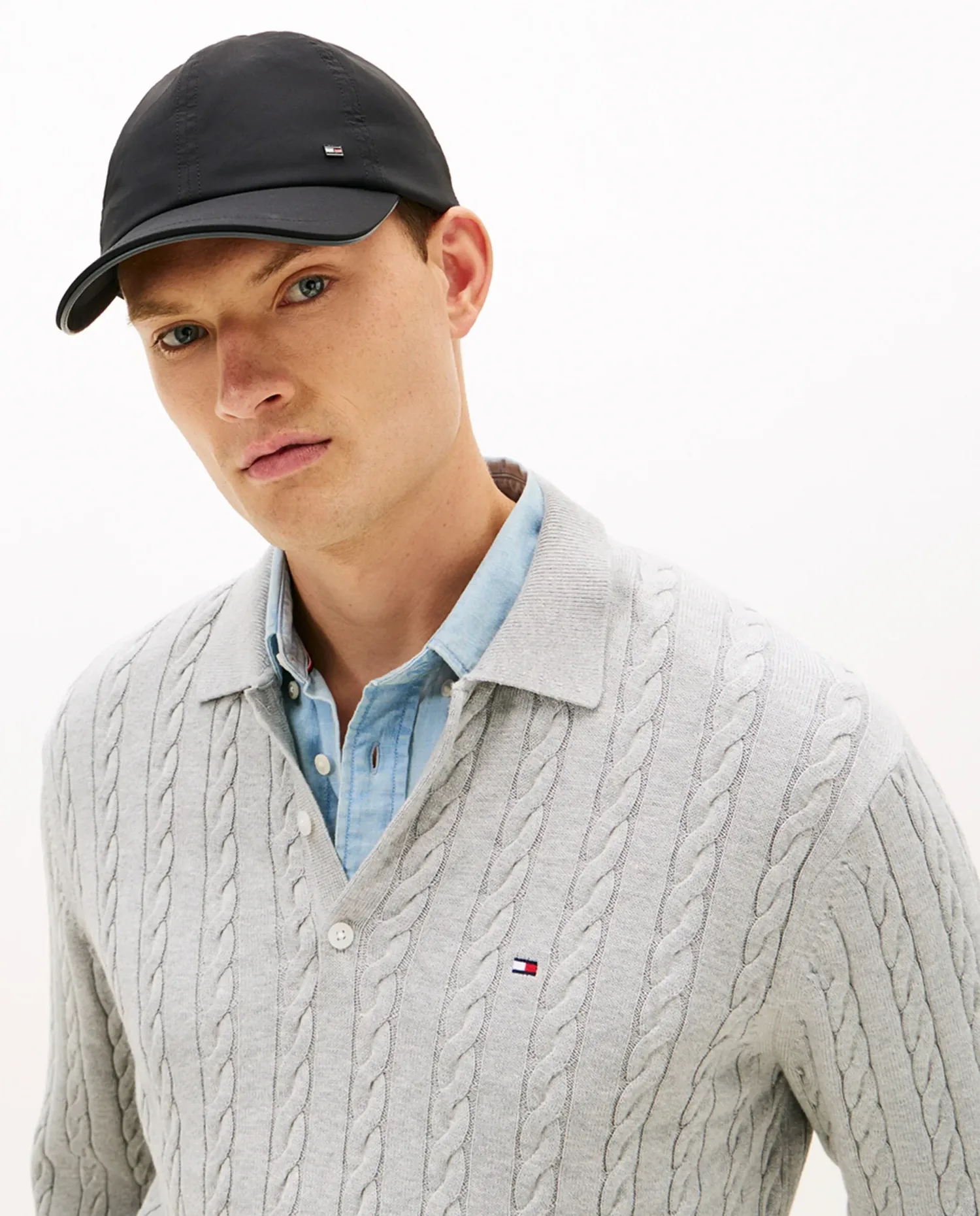 Мужская однотонная кепка с металлическим логотипом Tommy Hilfiger, черный — фото 4