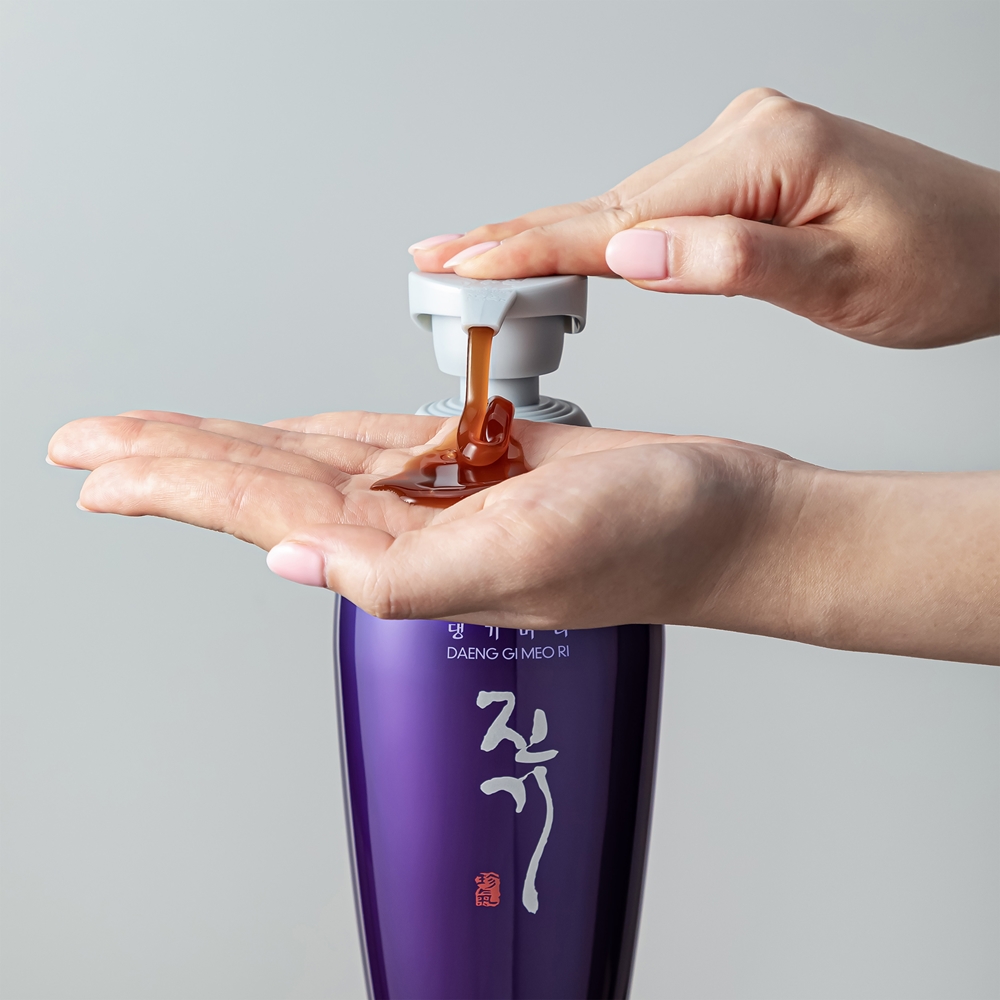 Jin gi vitalizing shampoo укрепляющий и восстанавливающий шампунь для сухих и ломких волос Daeng Gi Meo Ri, 500 мл — фото 2