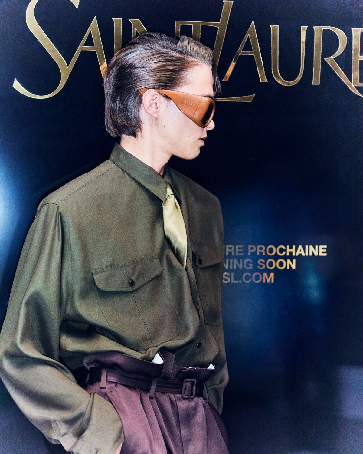 Рубашка из шелкового крепа с атласной изнанкой SAINT LAURENT, коричневый — фото 2
