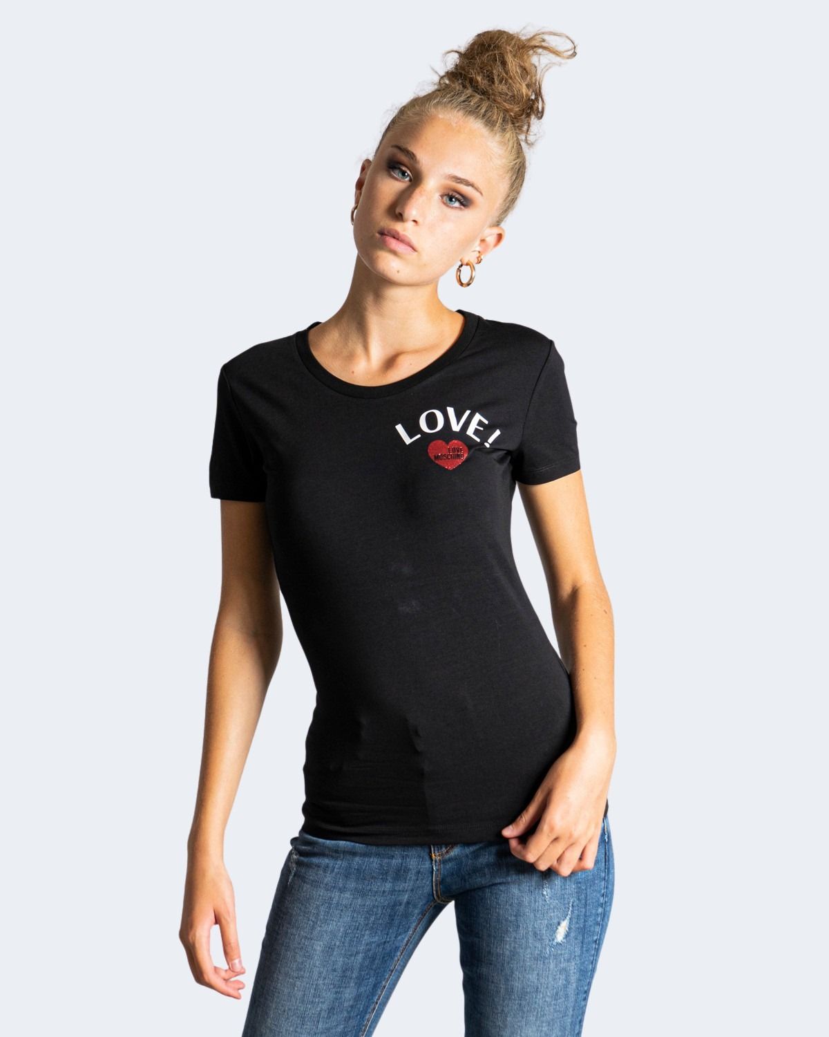 

Черная хлопковая женская футболка LOVE MOSCHINO