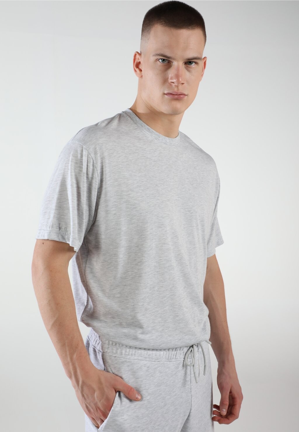 

Базовая футболка SHORT-SLEEVE UNISEX EOSELIO, светло-серый