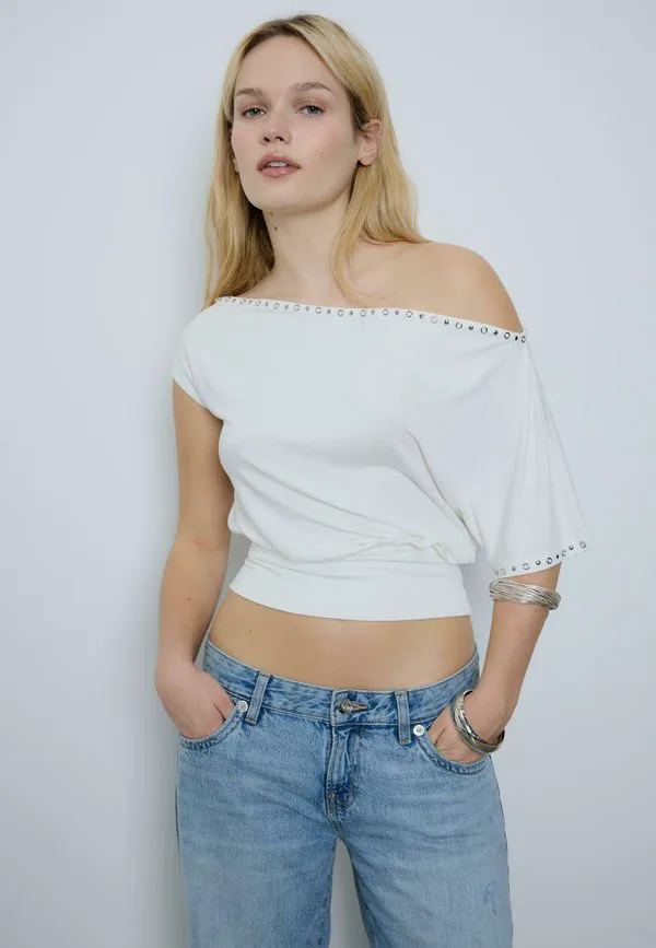 

Футболка с асимметричным принтом в виде заклепок Stradivarius, White, Белый, Футболка с асимметричным принтом в виде заклепок Stradivarius, White